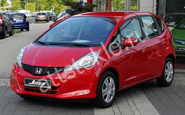 Автостекла Honda Jazz II c установкой в Москве